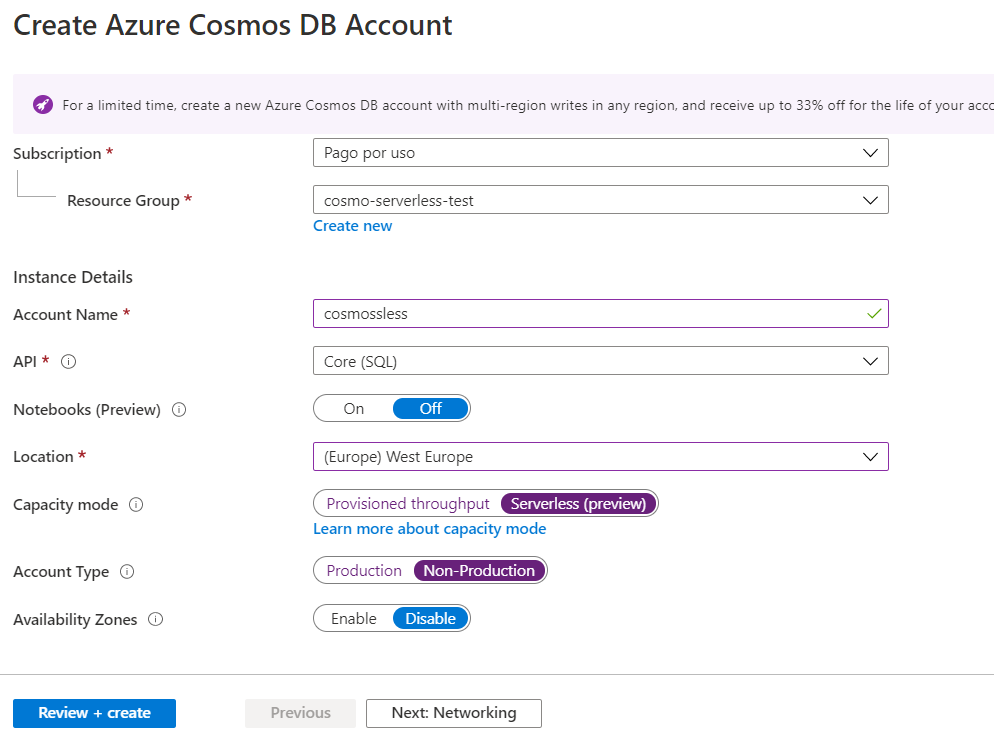 Pantalla de creación de una cuenta de Azure Cosmos DB. En la imagen aparece la opción para que sea serverless en lugar de aprovisionada